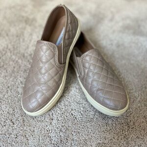 Steve Madden Women’s Ecentrcq Slip-on Sneaker